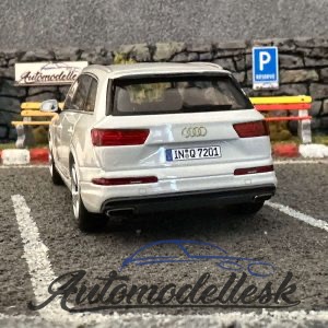 Model auta Audi Q7 2015