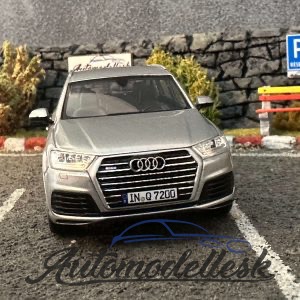 Model auta Audi Q7 2015,