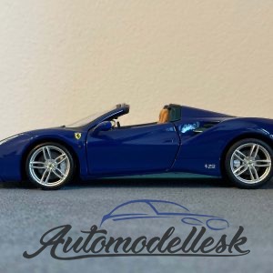 Model auta Ferrari 488 Spider