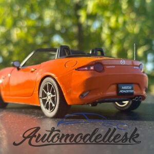 Model auta Mazda MX-5, oranžová 2019