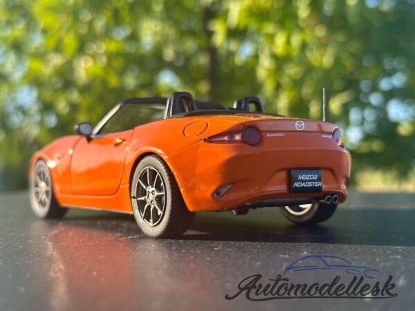 Model auta Mazda MX-5, oranžová 2019
