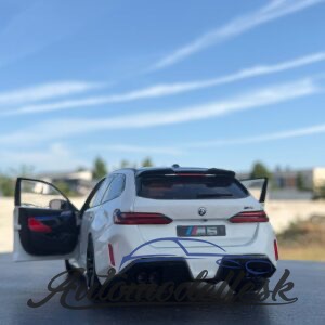 Model auta BMW M5 TOURING ALPINE WHITE SOLID 2025