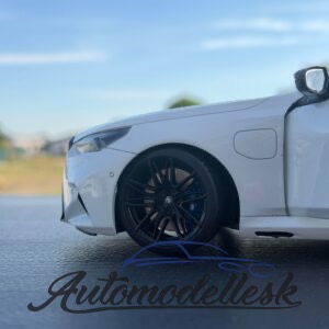 Model auta BMW M5 TOURING ALPINE WHITE SOLID 2025
