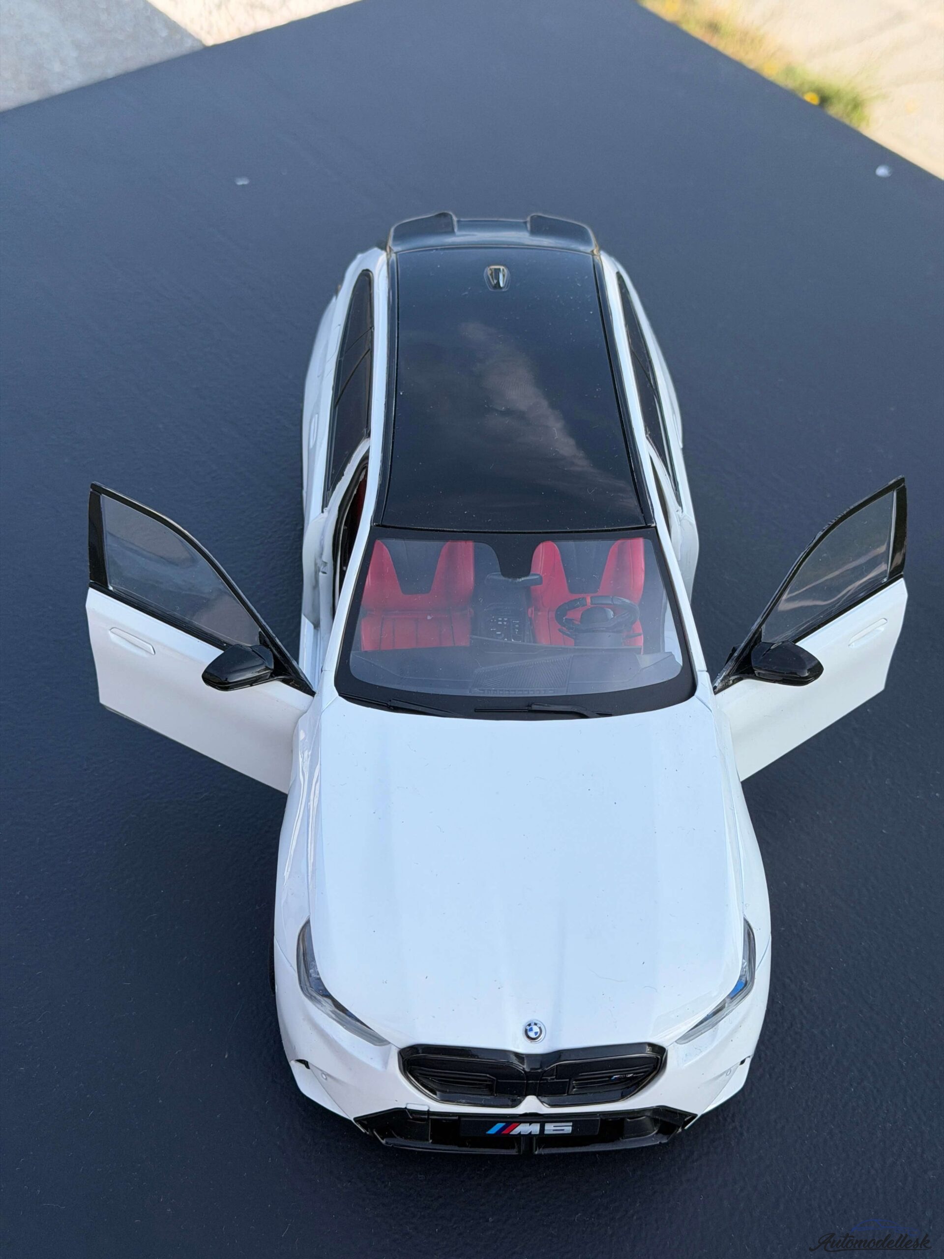 Model auta BMW M5 TOURING ALPINE WHITE SOLID 2025 Model auta BMW M5 TOURING ALPINE WHITE SOLID 2025