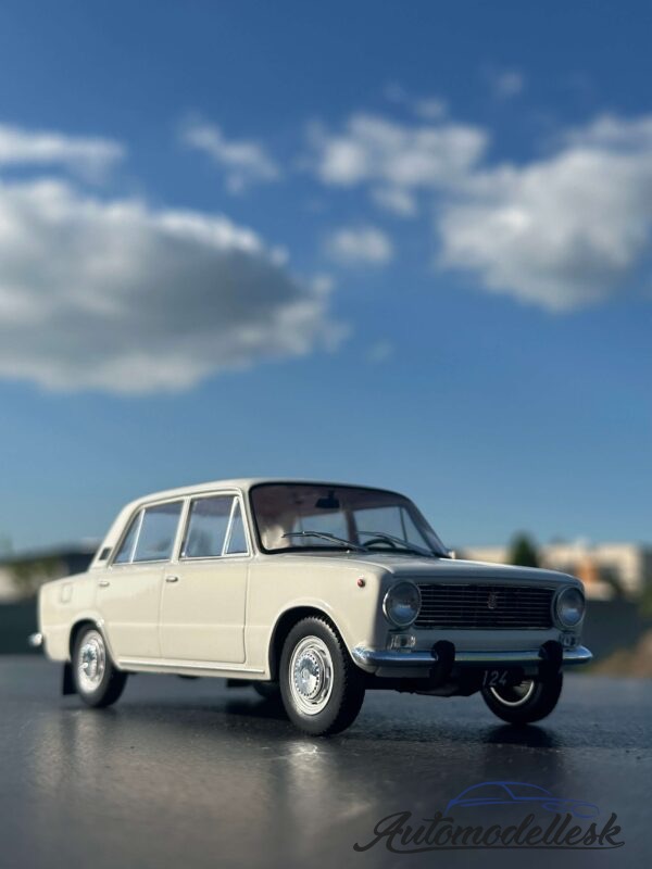 Model auta Fiat 124, biela 1970