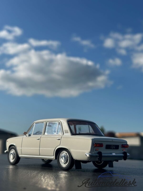 Model auta Fiat 124, biela 1970