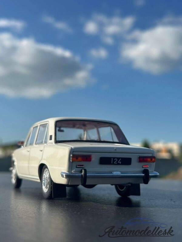 Model auta Fiat 124, biela 1970