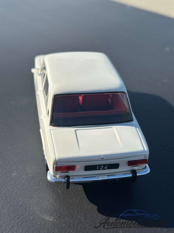 Model auta Fiat 124, biela 1970
