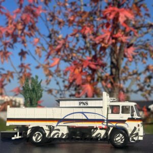 Model auta LIAZ 100.05, biela