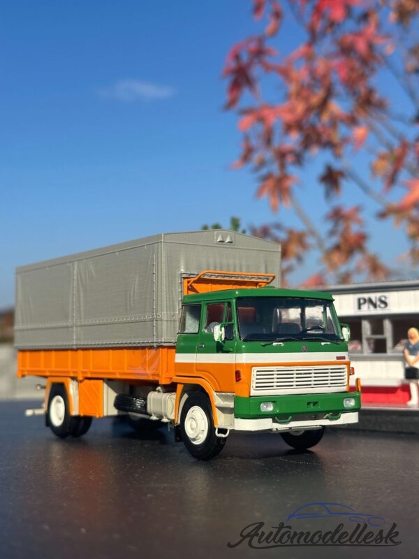 Model auta LIAZ 100.05, biela