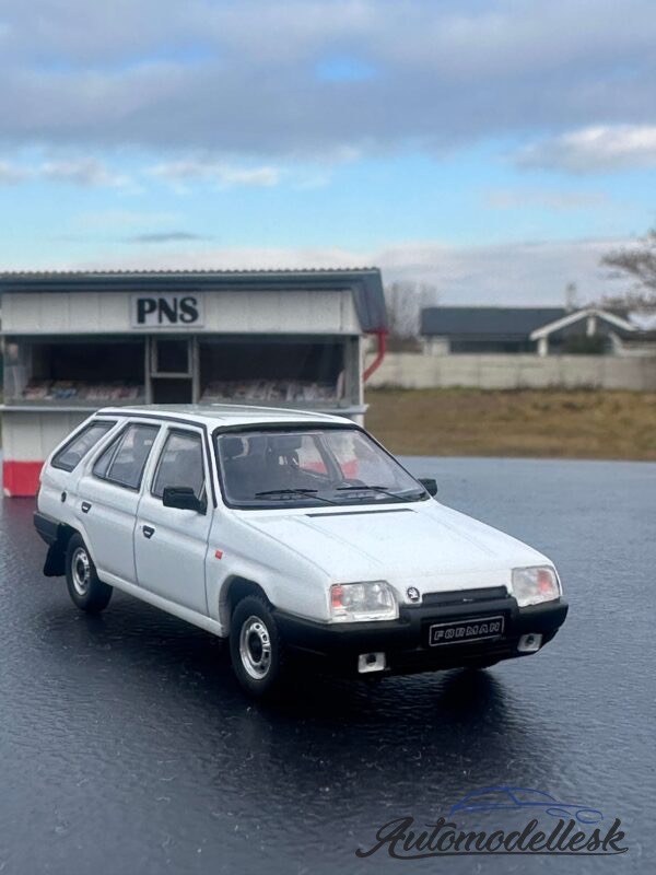 Model auta Škoda Forman, biela, 1990