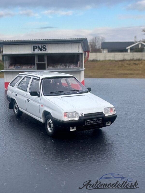 Model auta Škoda Forman, biela, 1990