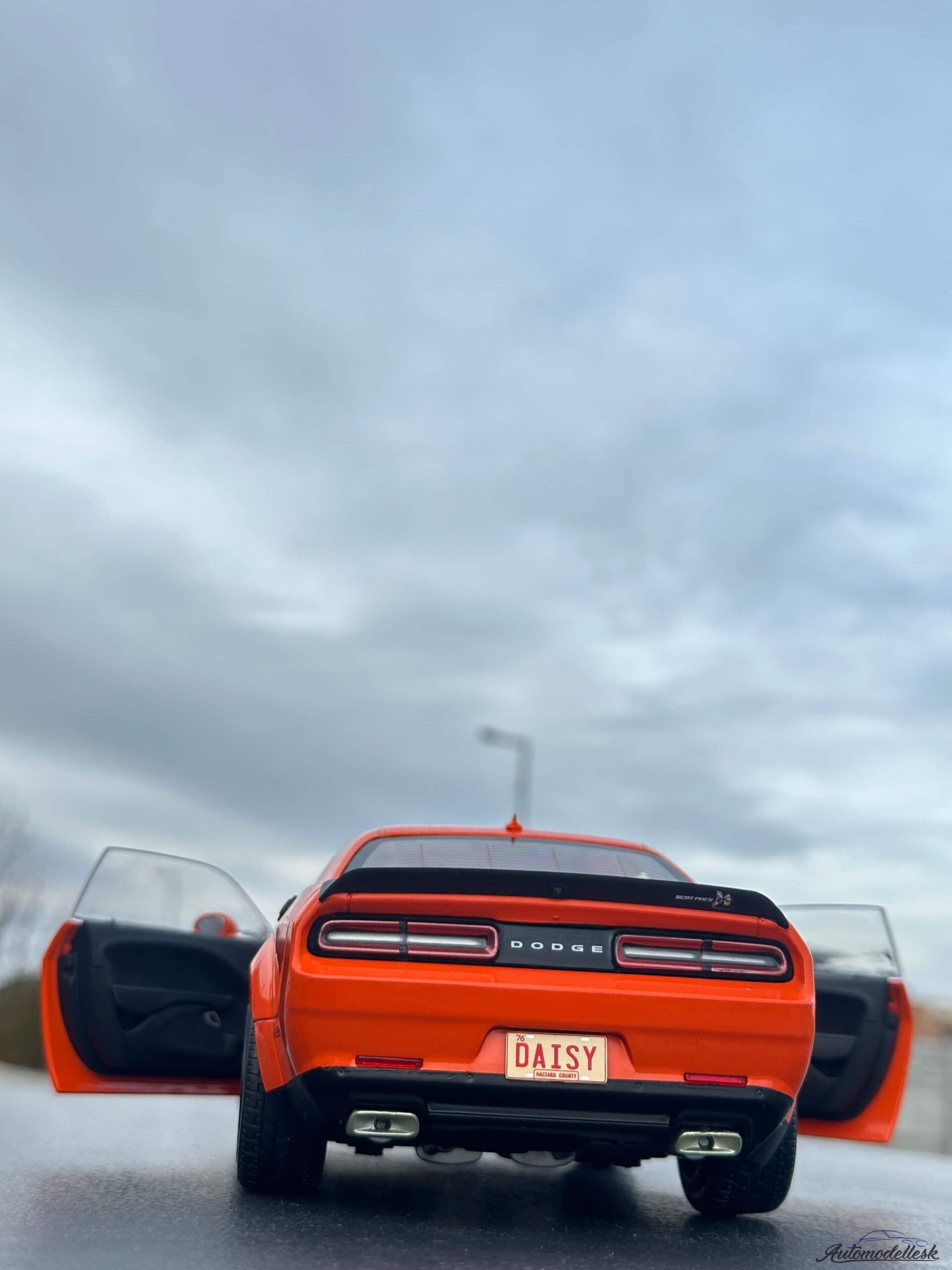 Model auta DODGE CHALLENGER R/T SCAT PACK WIDEBODY ORANGE 2023 Model auta DODGE CHALLENGER R/T SCAT PACK WIDEBODY ORANGE 2023