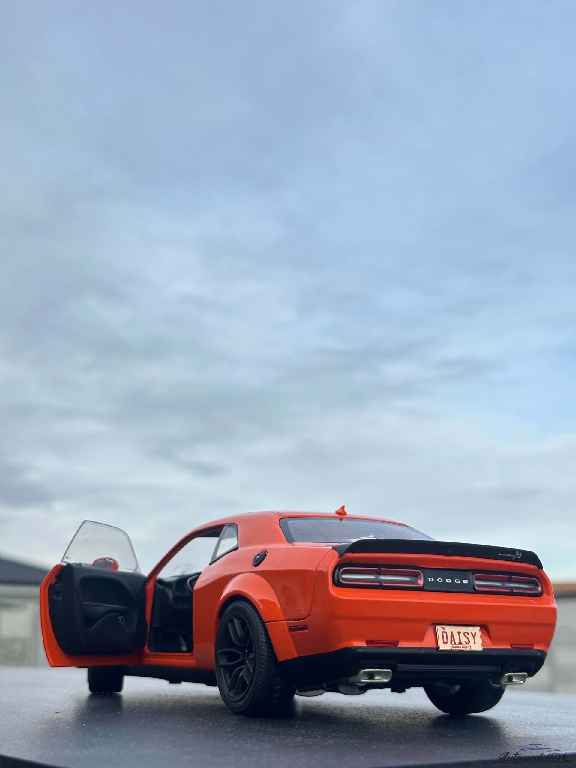 Model auta DODGE CHALLENGER R/T SCAT PACK WIDEBODY ORANGE 2023 Model auta DODGE CHALLENGER R/T SCAT PACK WIDEBODY ORANGE 2023