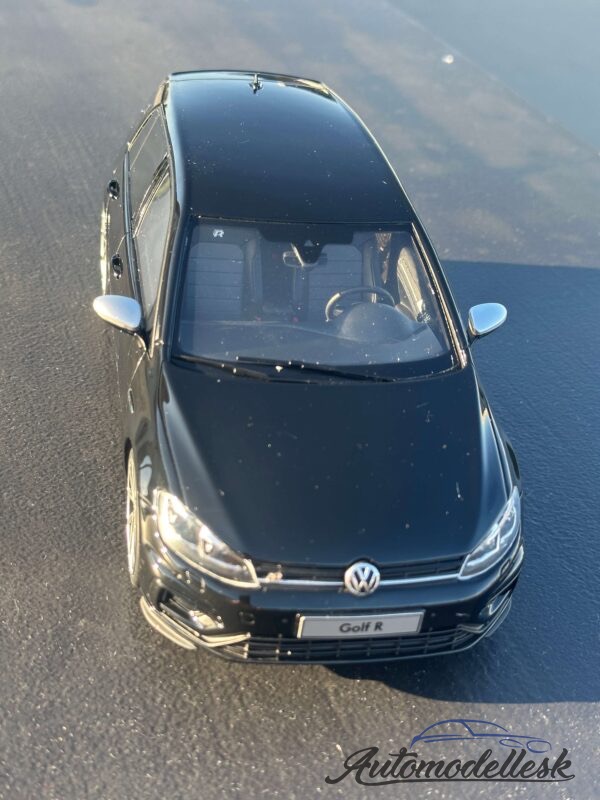 Model auta VOLKSWAGEN GOLF VII R 5 DOORS DEEP BLACK LC9X 2017