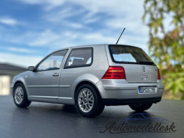 Model auta Volkswagen Golf GTI, strieborná, 1998