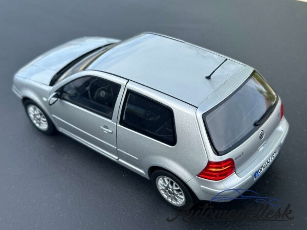 Model auta Volkswagen Golf GTI, strieborná, 1998