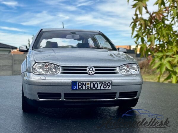 Model auta Volkswagen Golf GTI, strieborná, 1998