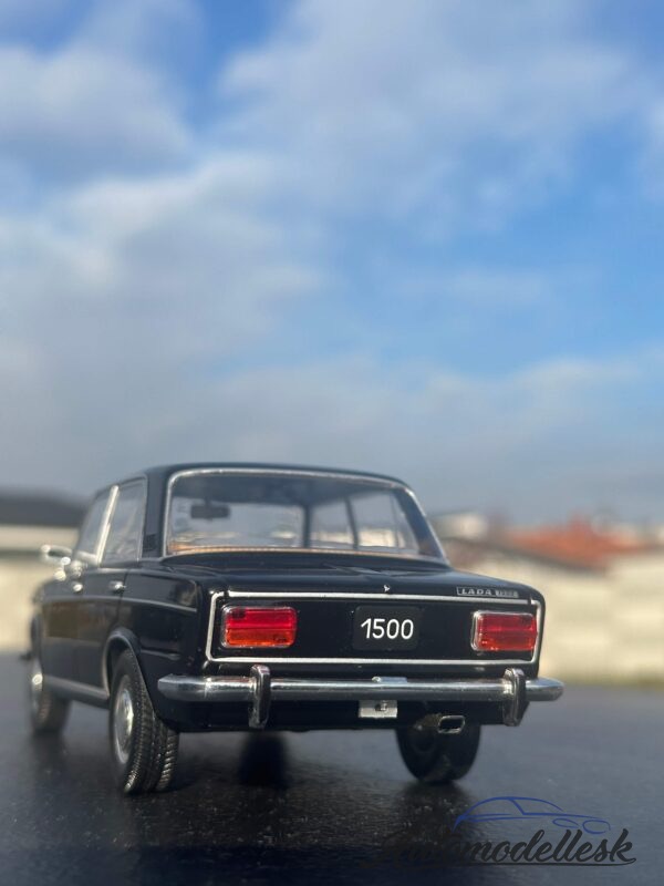Model auta Lada 1500, čierna, 1977