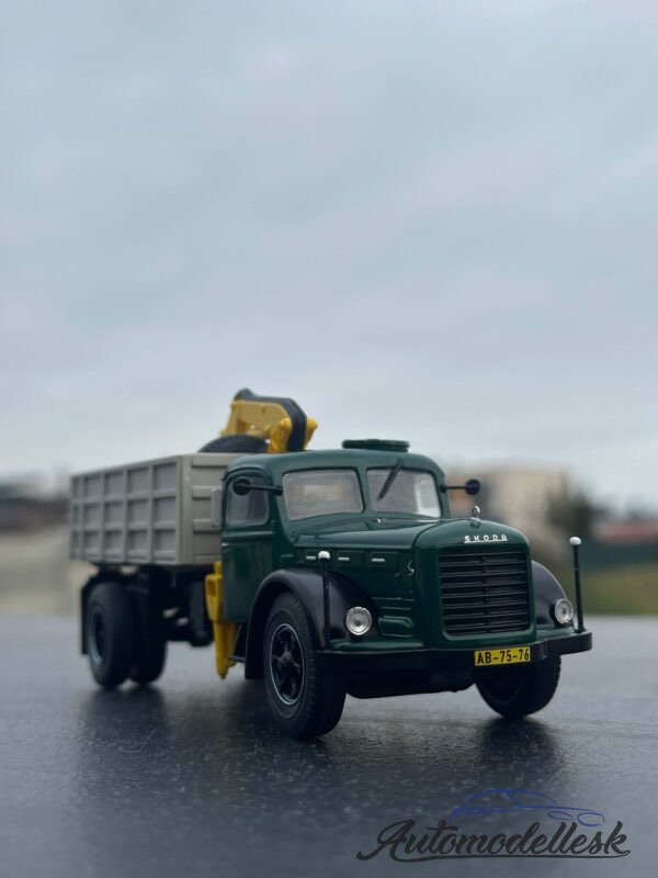 Model auta Škoda 706 R, zelená
