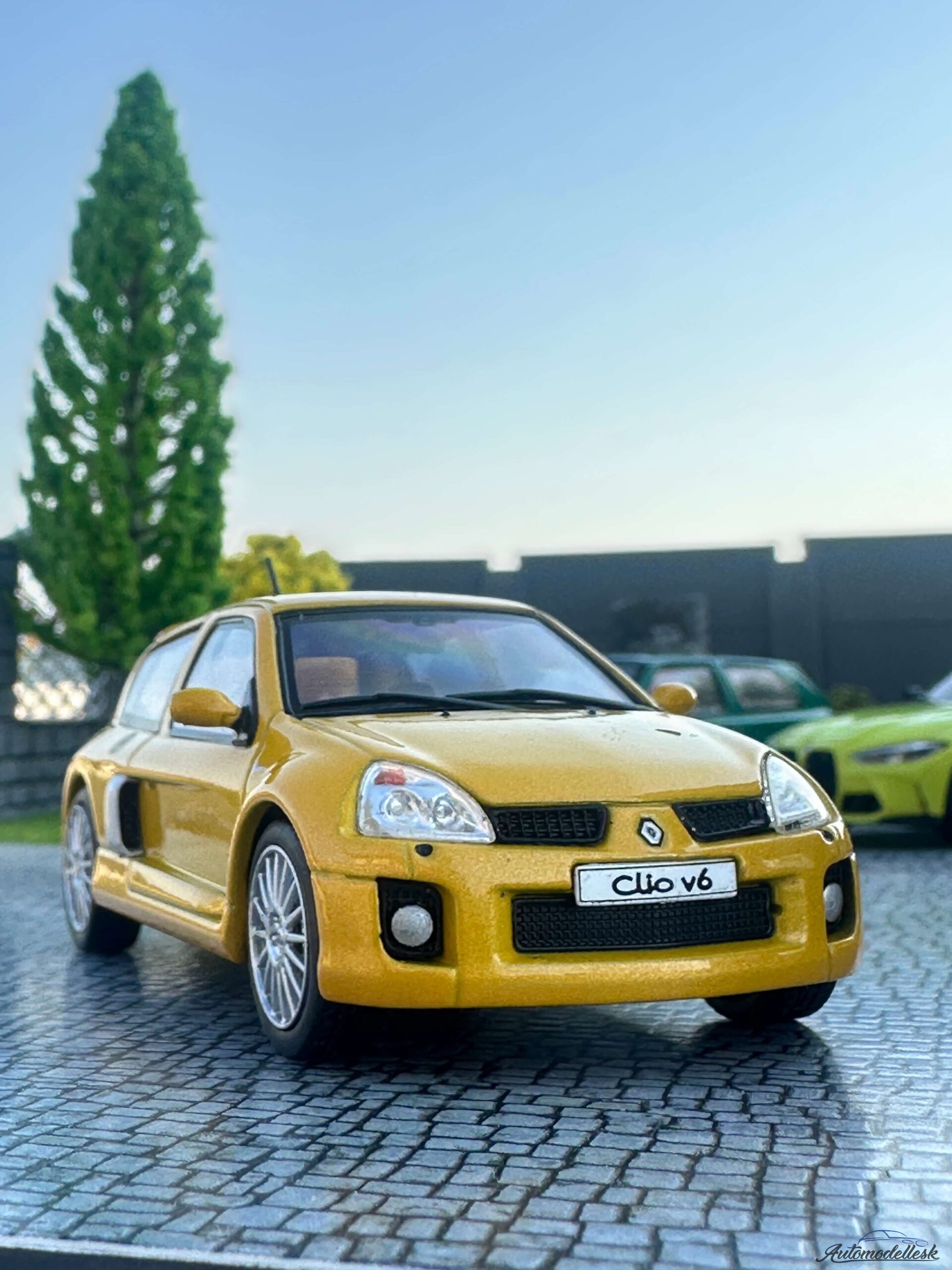 Model auta Renault Clio V6 PH.2 Jaune Sirius, 2003 Model auta Renault Clio V6 PH.2 Jaune Sirius, 2003
