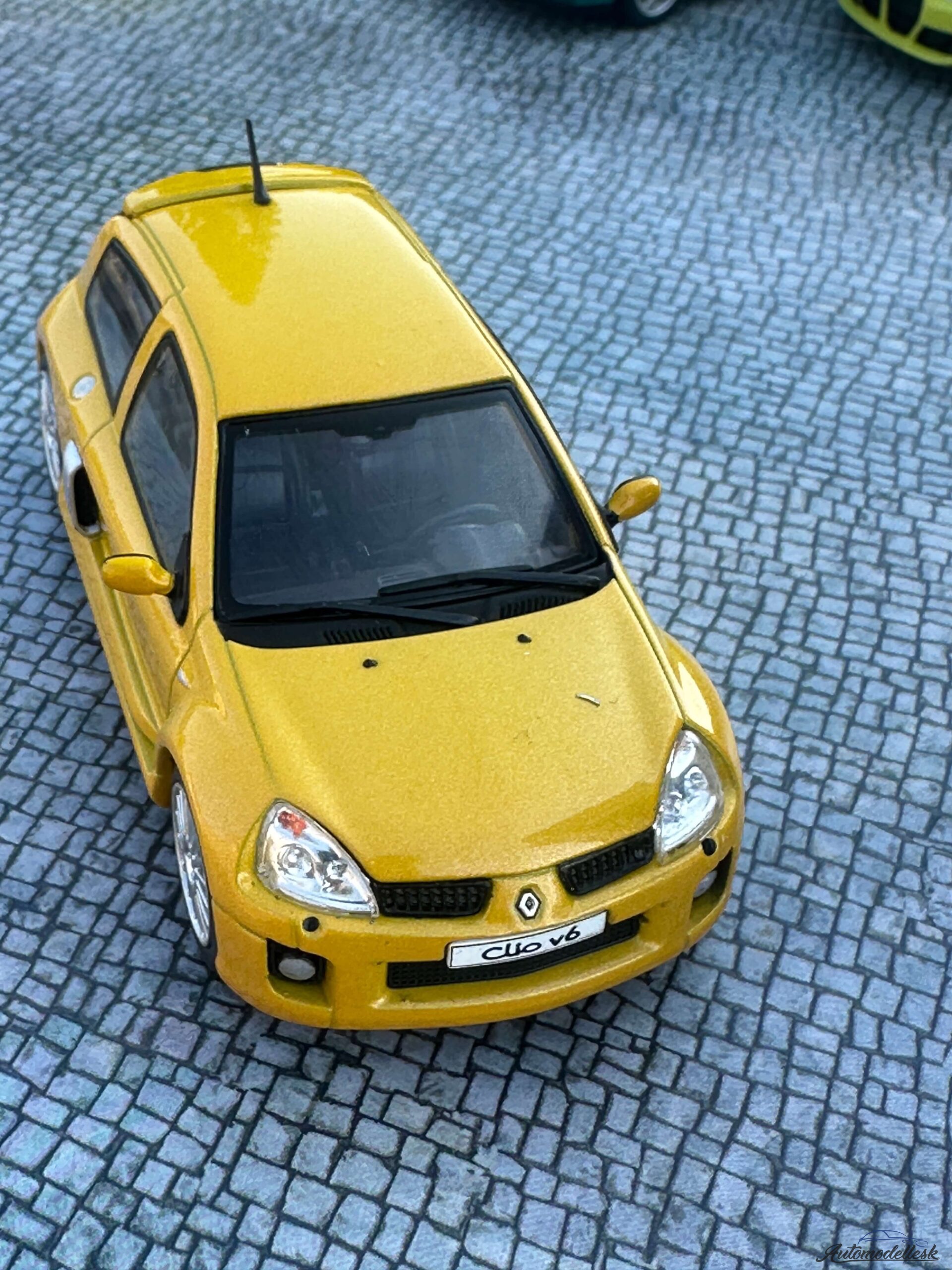 Model auta Renault Clio V6 PH.2 Jaune Sirius, 2003 Model auta Renault Clio V6 PH.2 Jaune Sirius, 2003