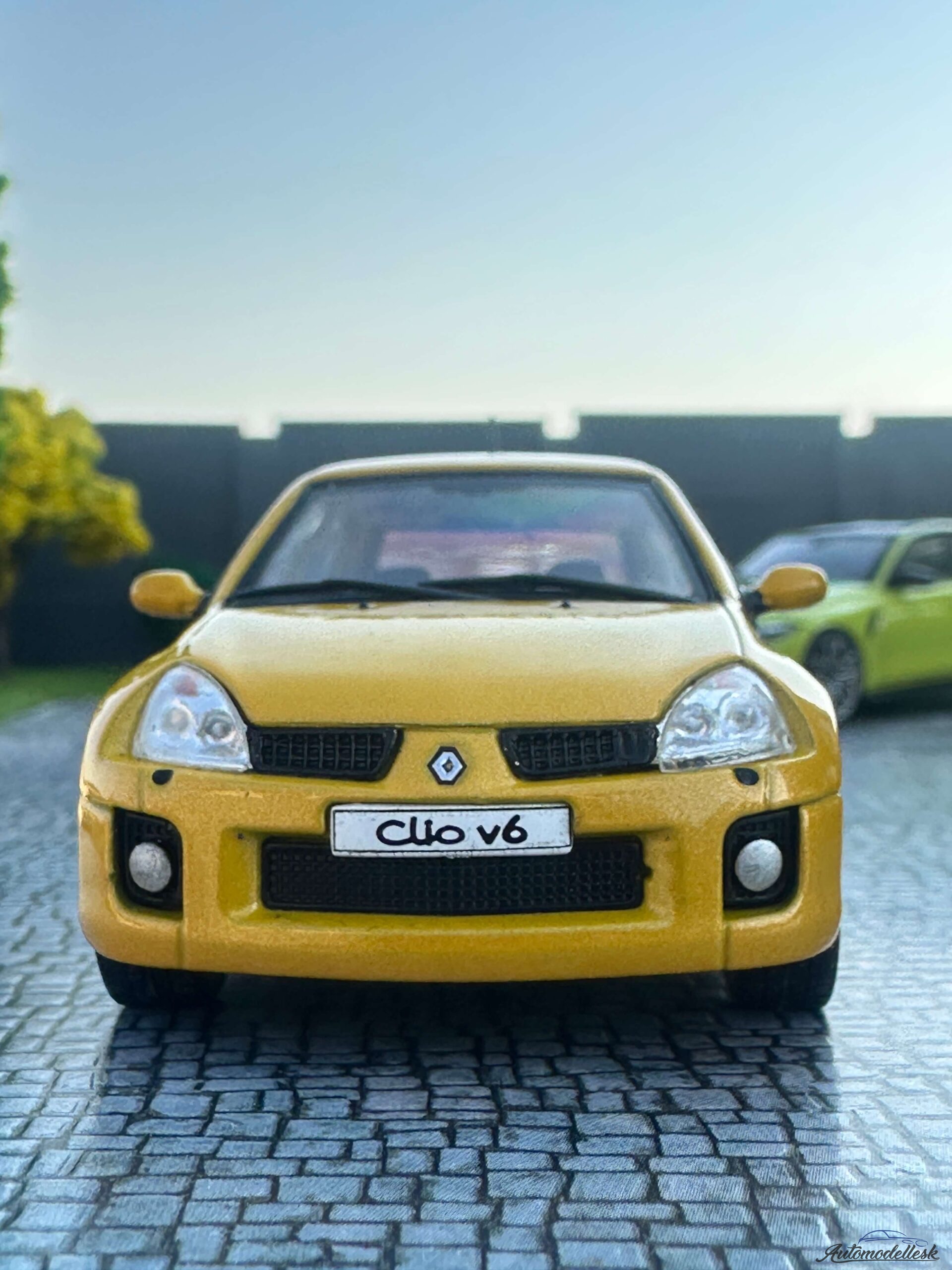 Model auta Renault Clio V6 PH.2 Jaune Sirius, 2003 Model auta Renault Clio V6 PH.2 Jaune Sirius, 2003