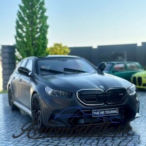 Model auta Bmw M5 Touring Frozen Deep Grey, 2024