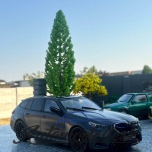 Model auta Bmw M5 Touring Frozen Deep Grey, 2024