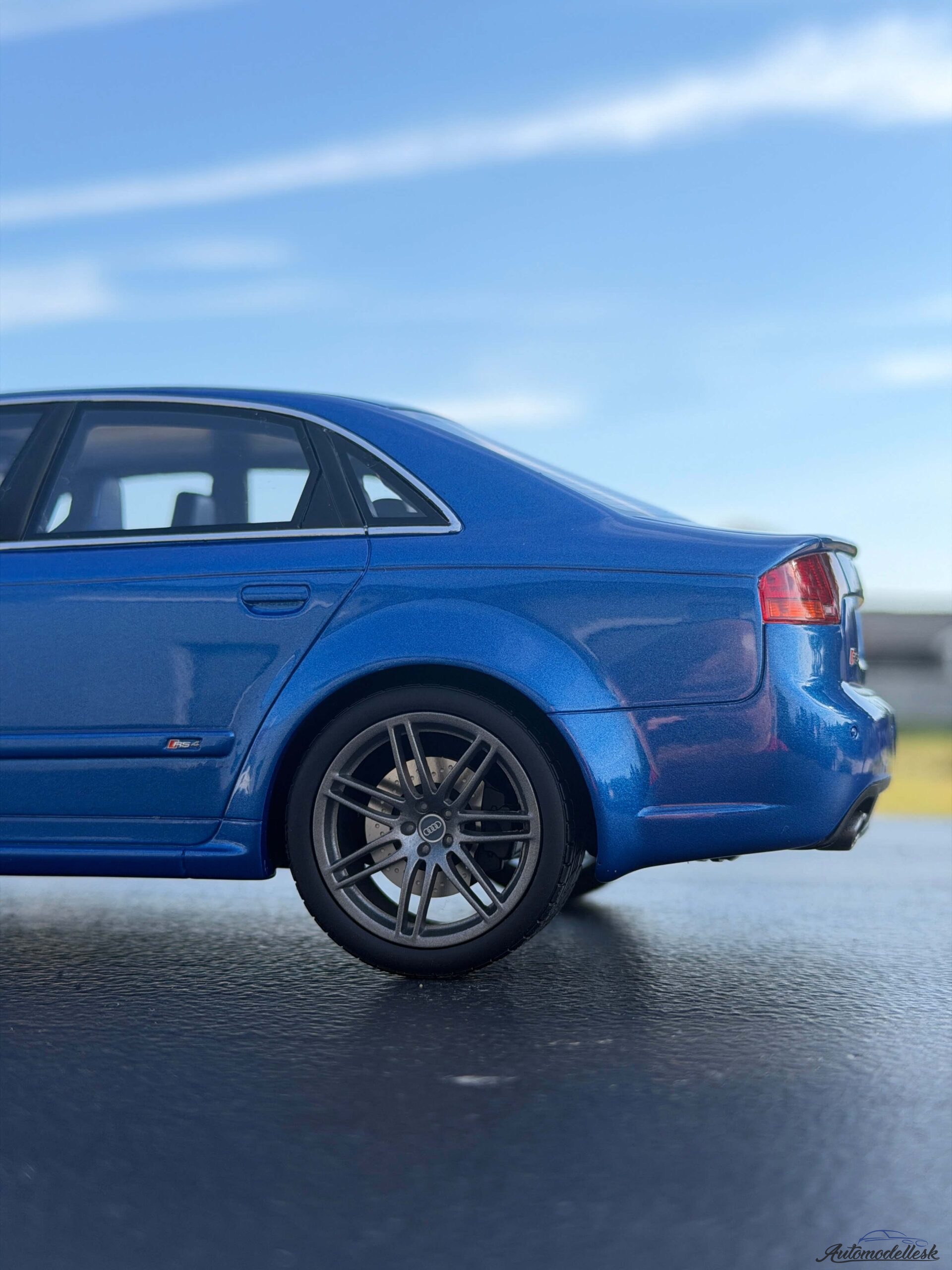 Model auta AUDI RS 4 B7 SEDAN SPRINT BLUE 2007 Model auta AUDI RS 4 B7 SEDAN SPRINT BLUE 2007