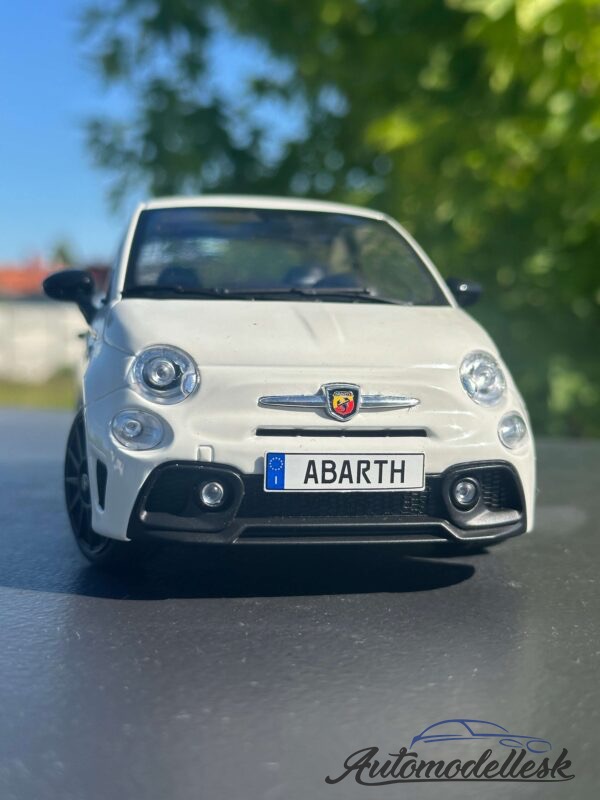 Model auta FIAT F595 ABARTH GHIACCIO WHITE 2022.