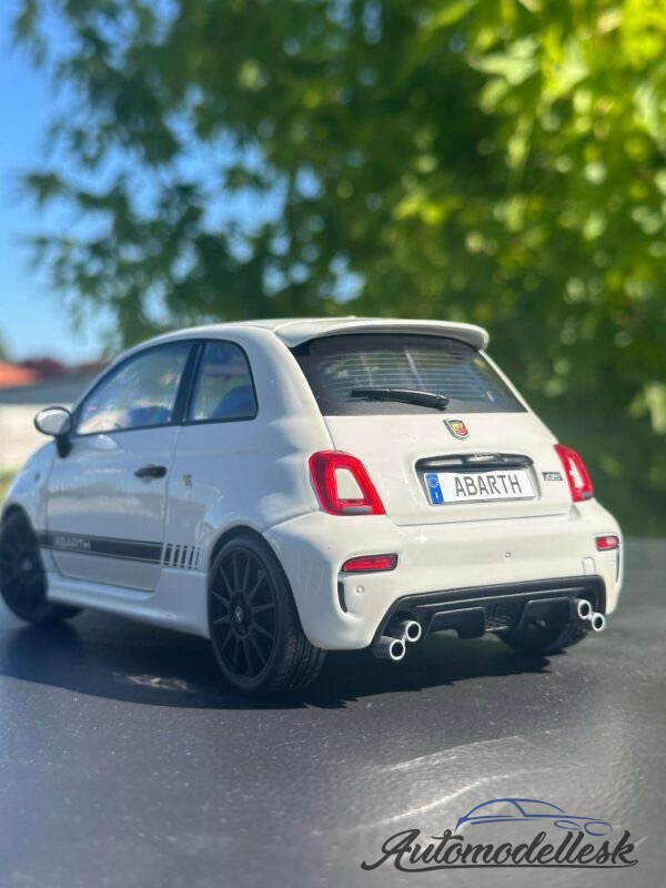 Model auta FIAT F595 ABARTH GHIACCIO WHITE 2022.