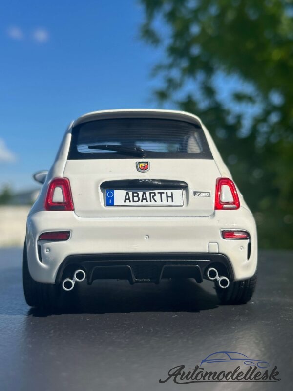 Model auta FIAT F595 ABARTH GHIACCIO WHITE 2022.