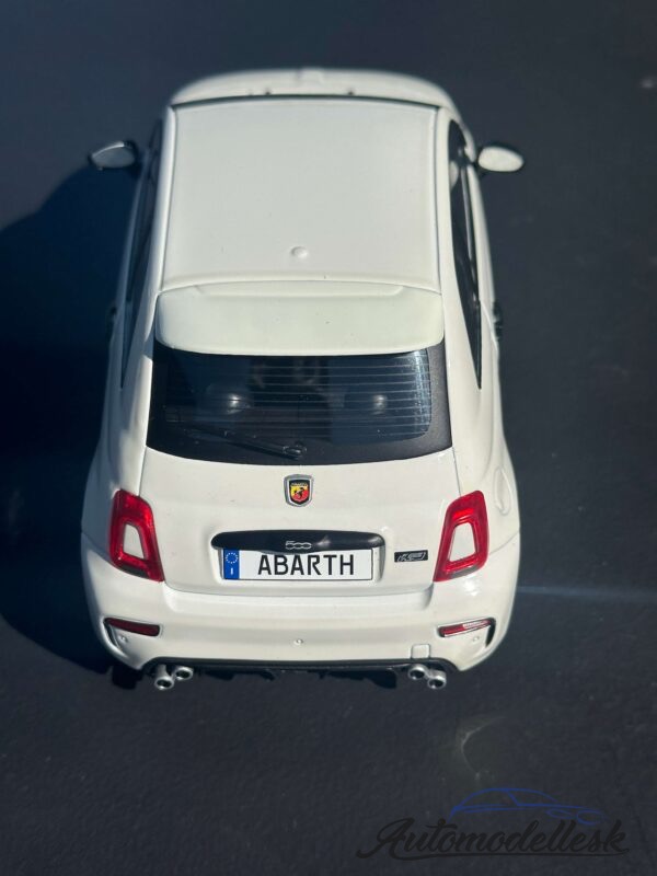 Model auta FIAT F595 ABARTH GHIACCIO WHITE 2022.