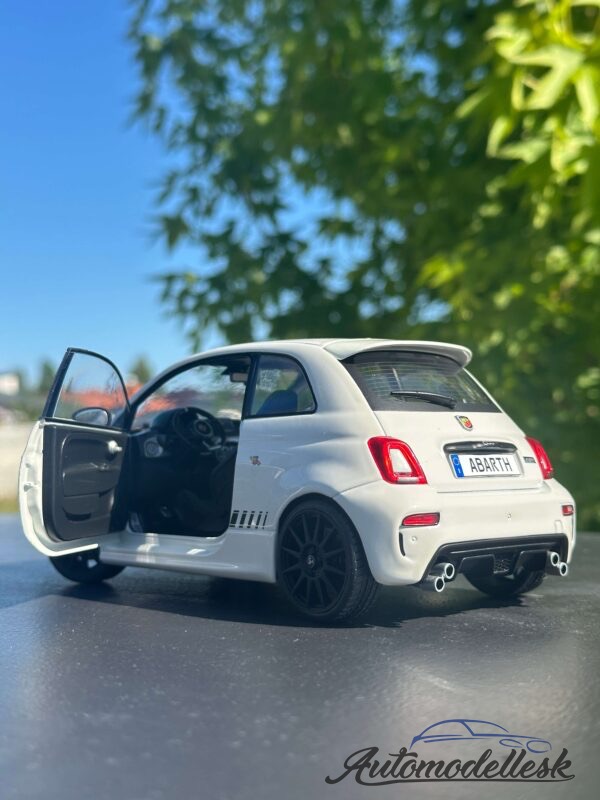 Model auta FIAT F595 ABARTH GHIACCIO WHITE 2022.