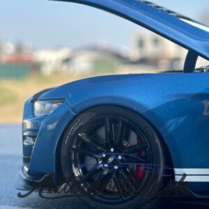 Model auta Ford Mustang Shelby GT 500, modrá/biela, 2022