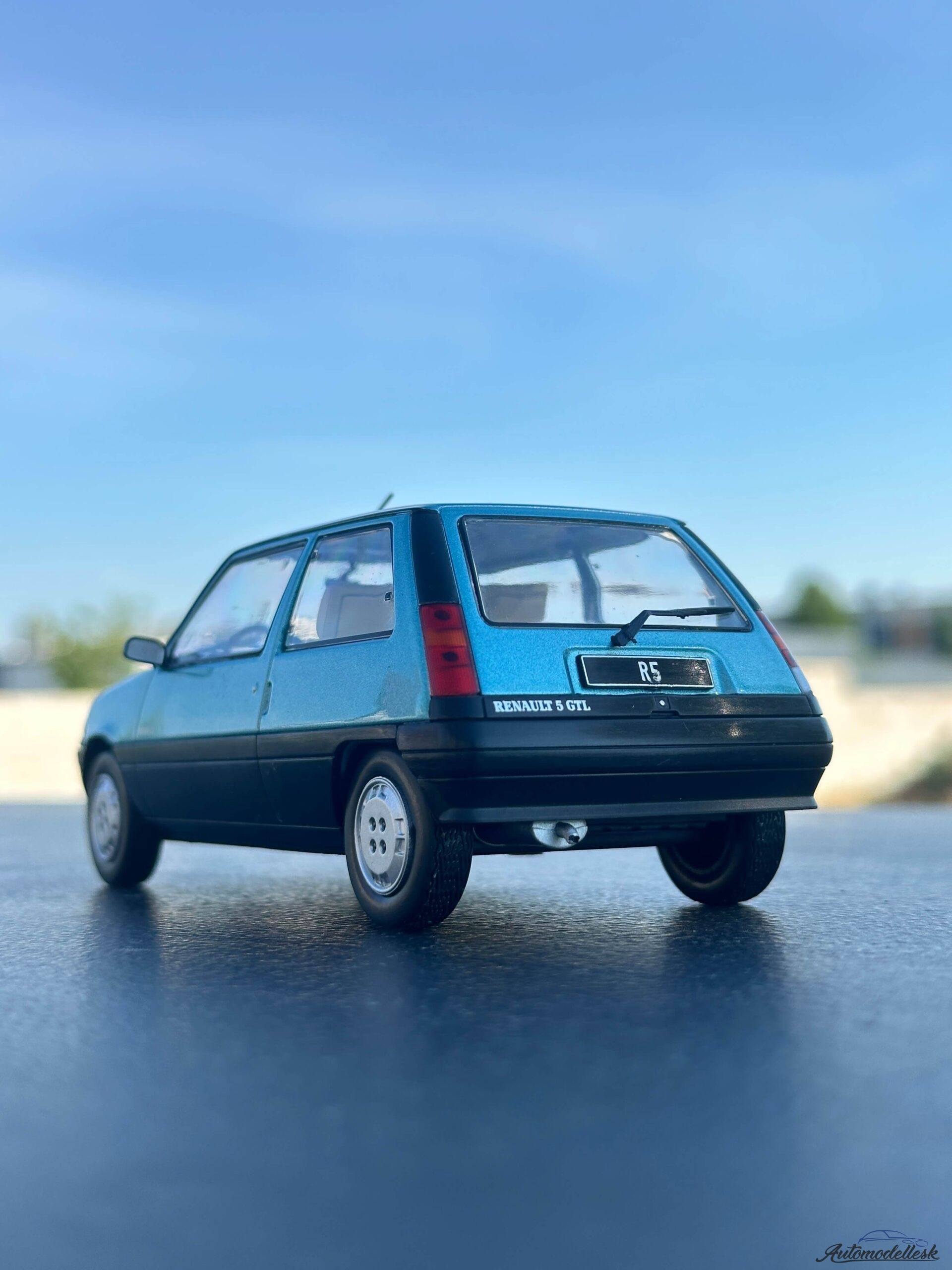Model auta Renault 5 GTL, svetlo modrá, 1985. Model auta Renault 5 GTL, svetlo modrá, 1985.