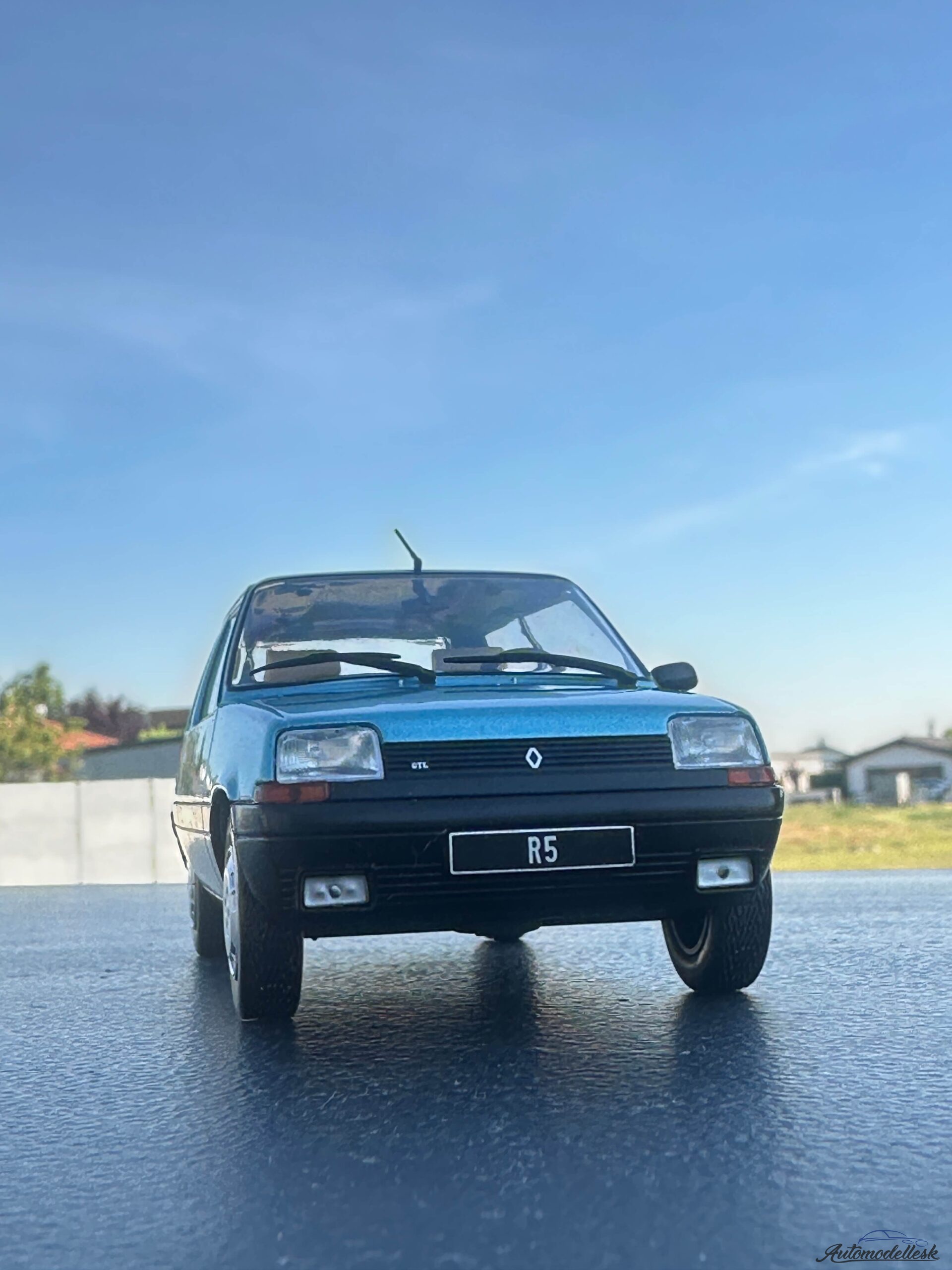 Model auta Renault 5 GTL, svetlo modrá, 1985. Model auta Renault 5 GTL, svetlo modrá, 1985.