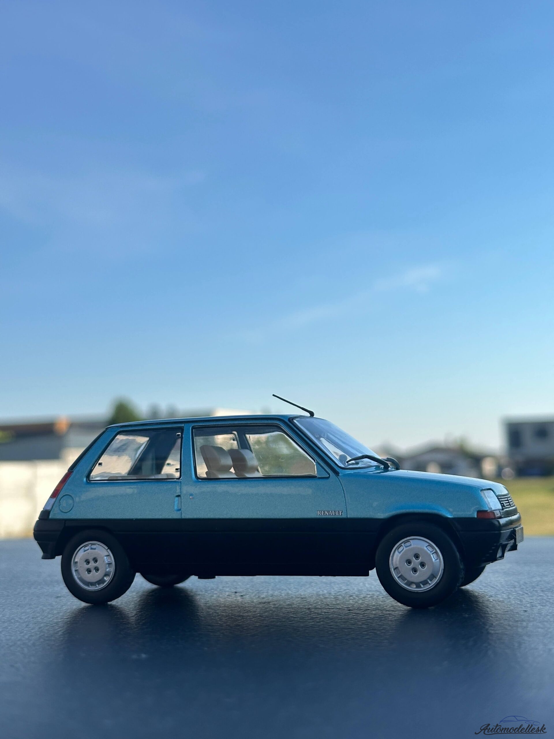 Model auta Renault 5 GTL, svetlo modrá, 1985. Model auta Renault 5 GTL, svetlo modrá, 1985.