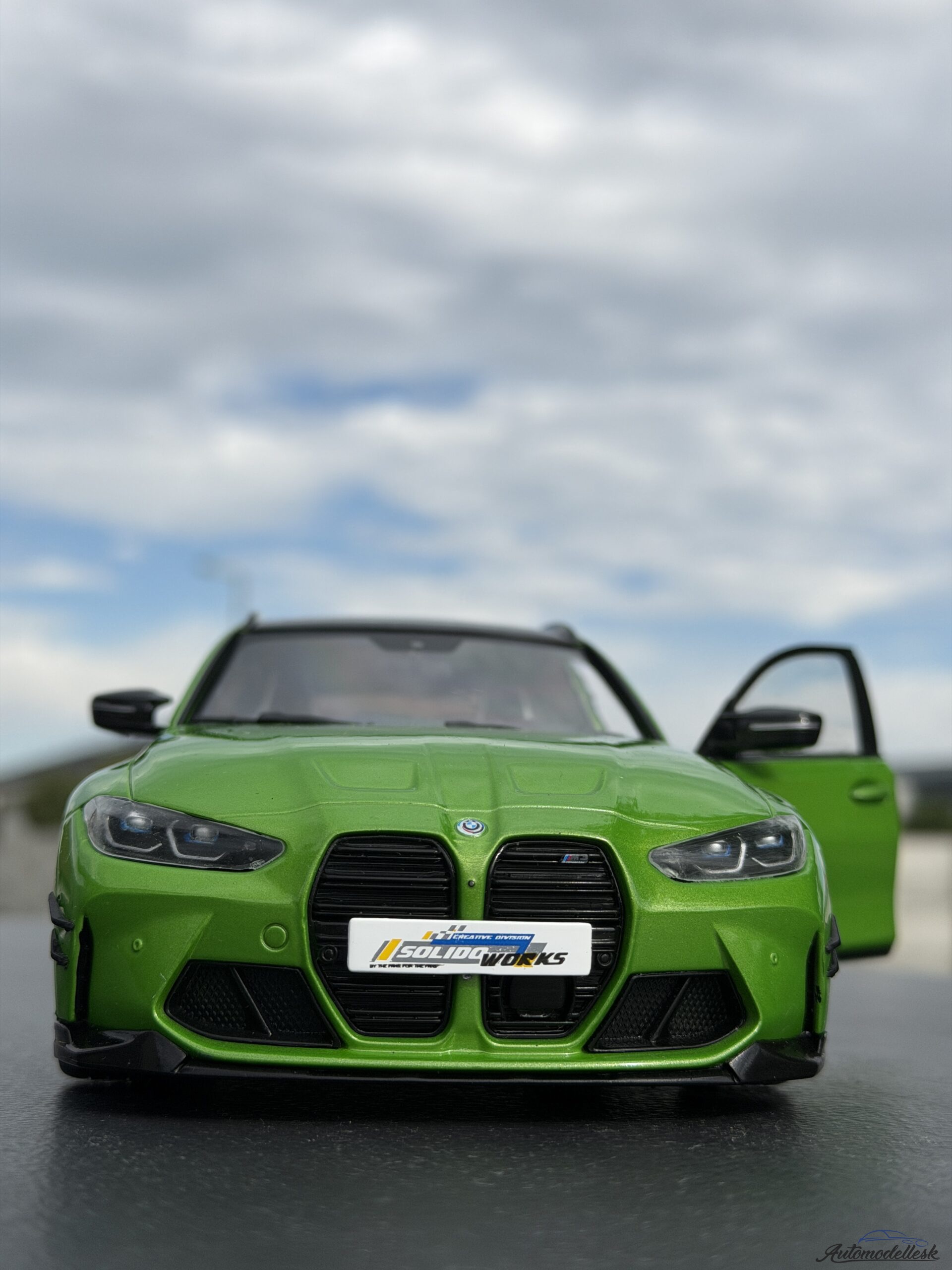Model auta BMW M3 TOURING WITH PERFORMANCE PARTS GREEN METALLIC 2024 Model auta BMW M3 TOURING WITH PERFORMANCE PARTS GREEN METALLIC 2024