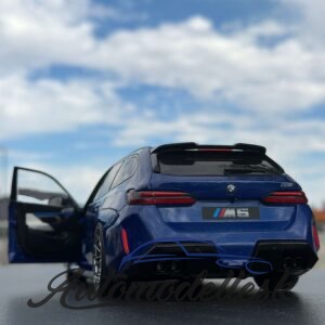 Model auta BMW M5 TOURING MARINA BAY BLUE METALLIC 2024