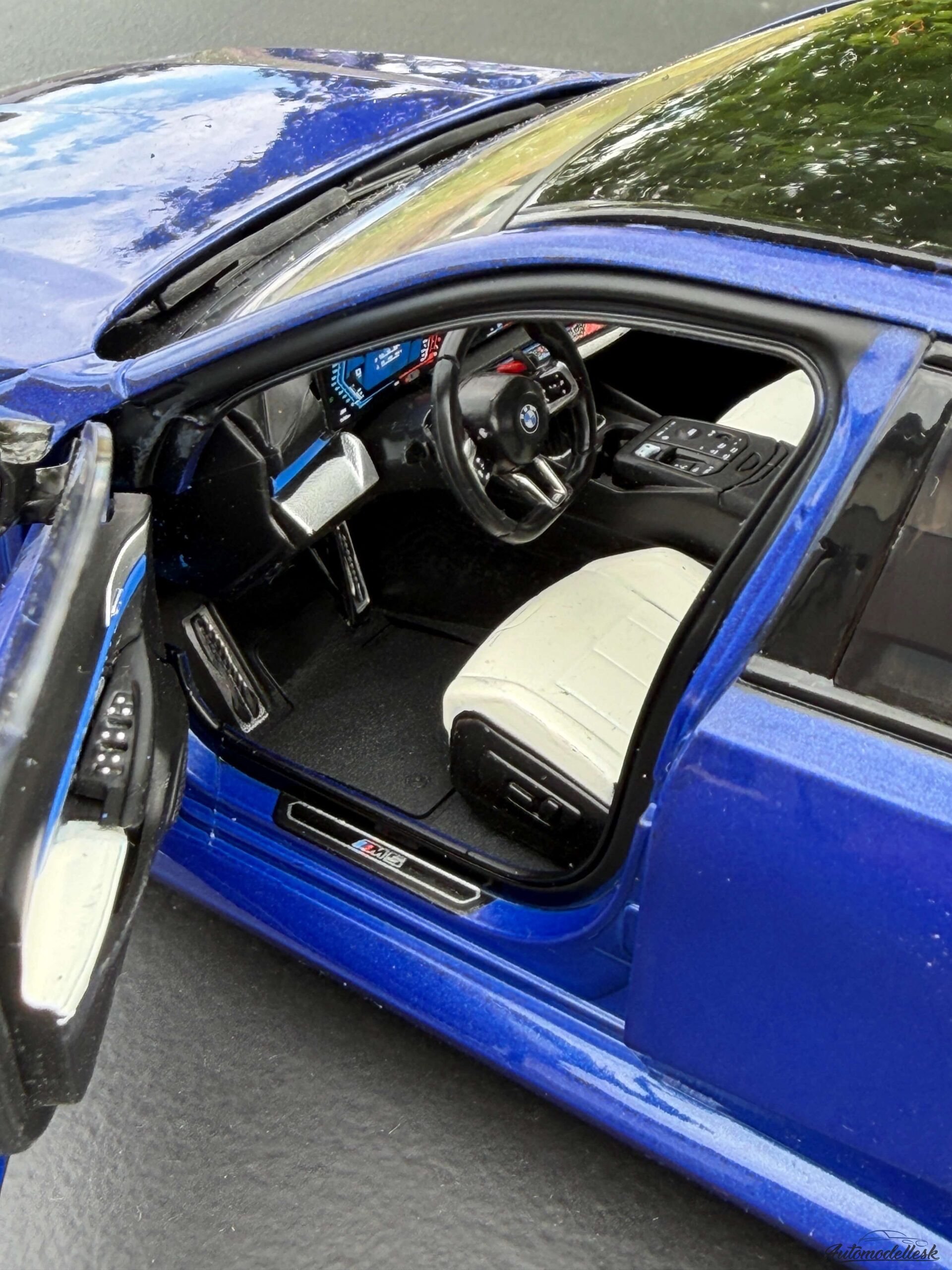 Model auta BMW M5 TOURING MARINA BAY BLUE METALLIC 2024 Model auta BMW M5 TOURING MARINA BAY BLUE METALLIC 2024