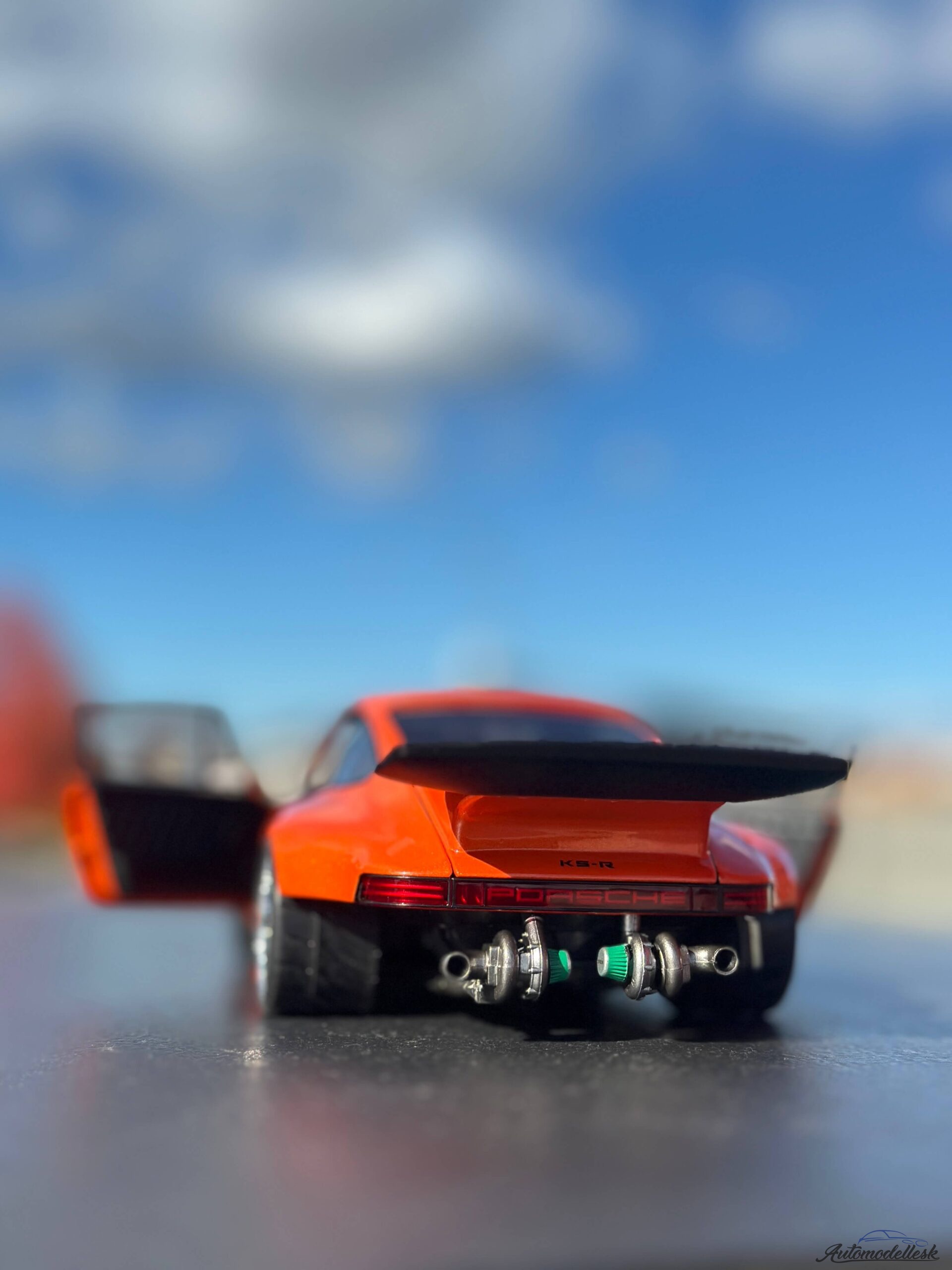 Model auta KS-R BY KHYZYL SALEEM ORANGE 2022 Model auta KS-R BY KHYZYL SALEEM ORANGE 2022
