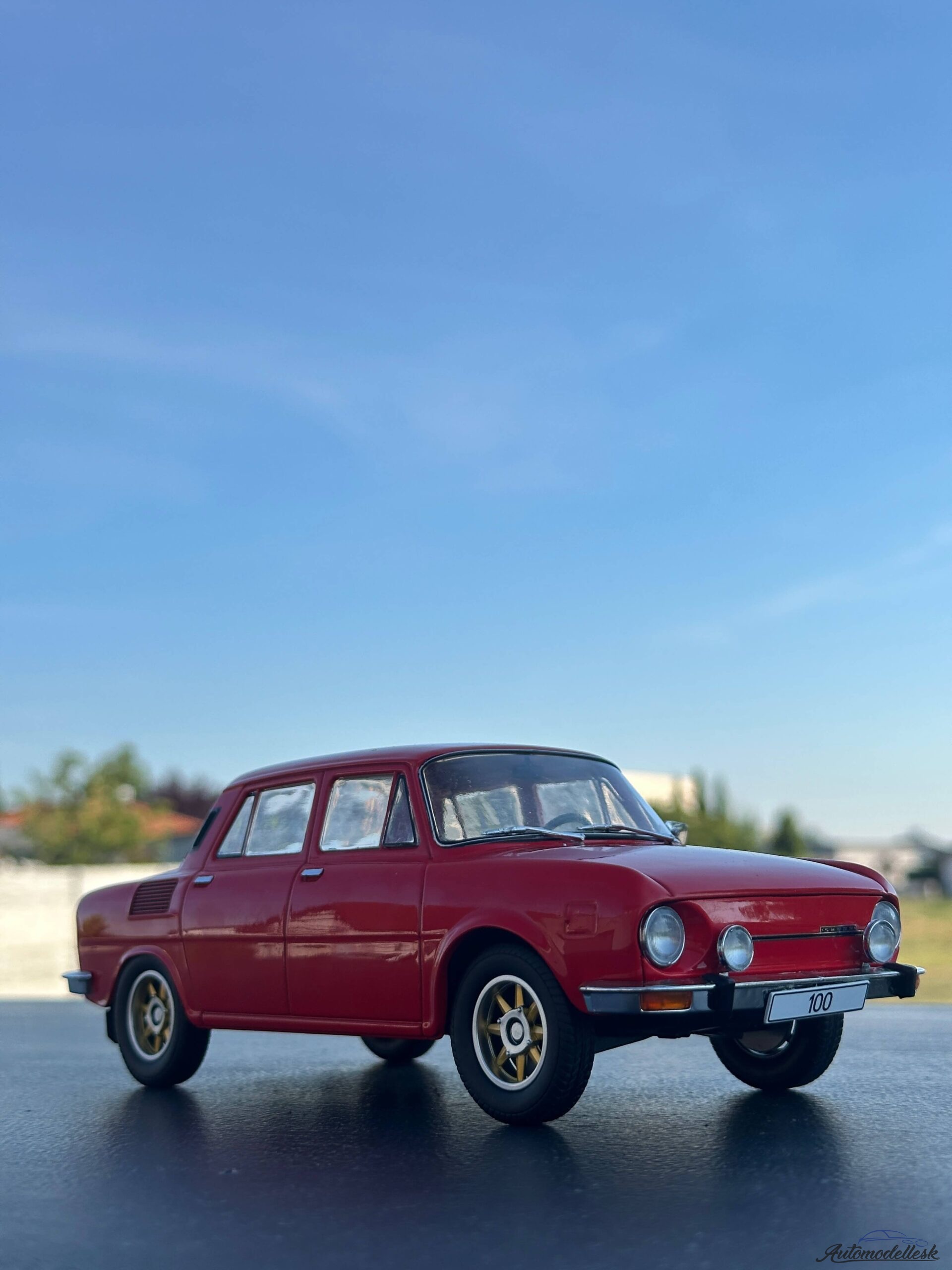 Model auta Škoda 100, červená, 1969 Model auta Škoda 100, červená, 1969