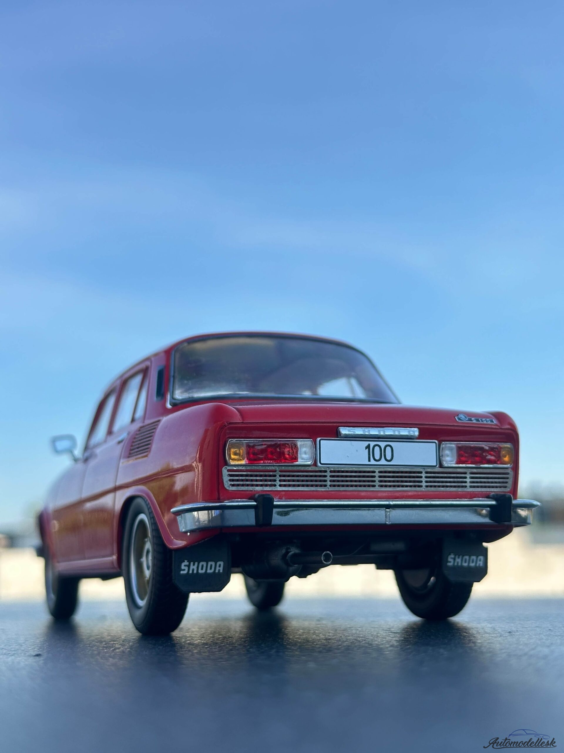 Model auta Škoda 100, červená, 1969 Model auta Škoda 100, červená, 1969
