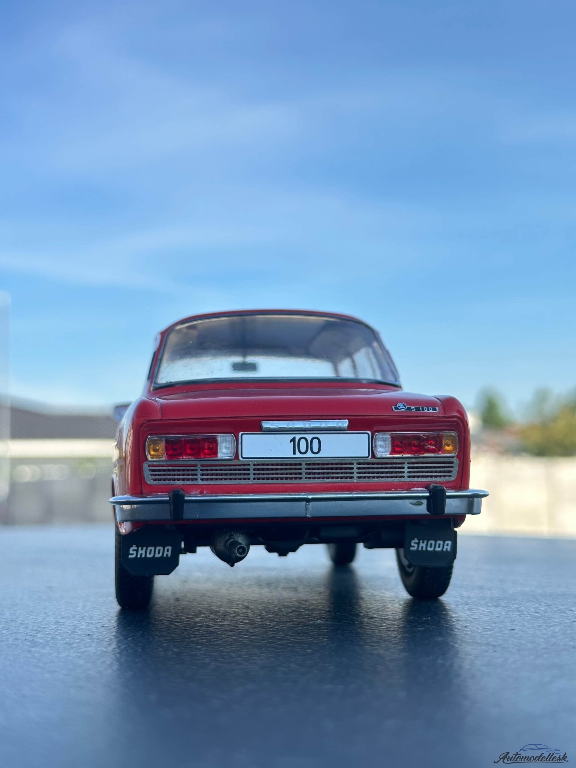 Model auta Škoda 100, červená, 1969 Model auta Škoda 100, červená, 1969