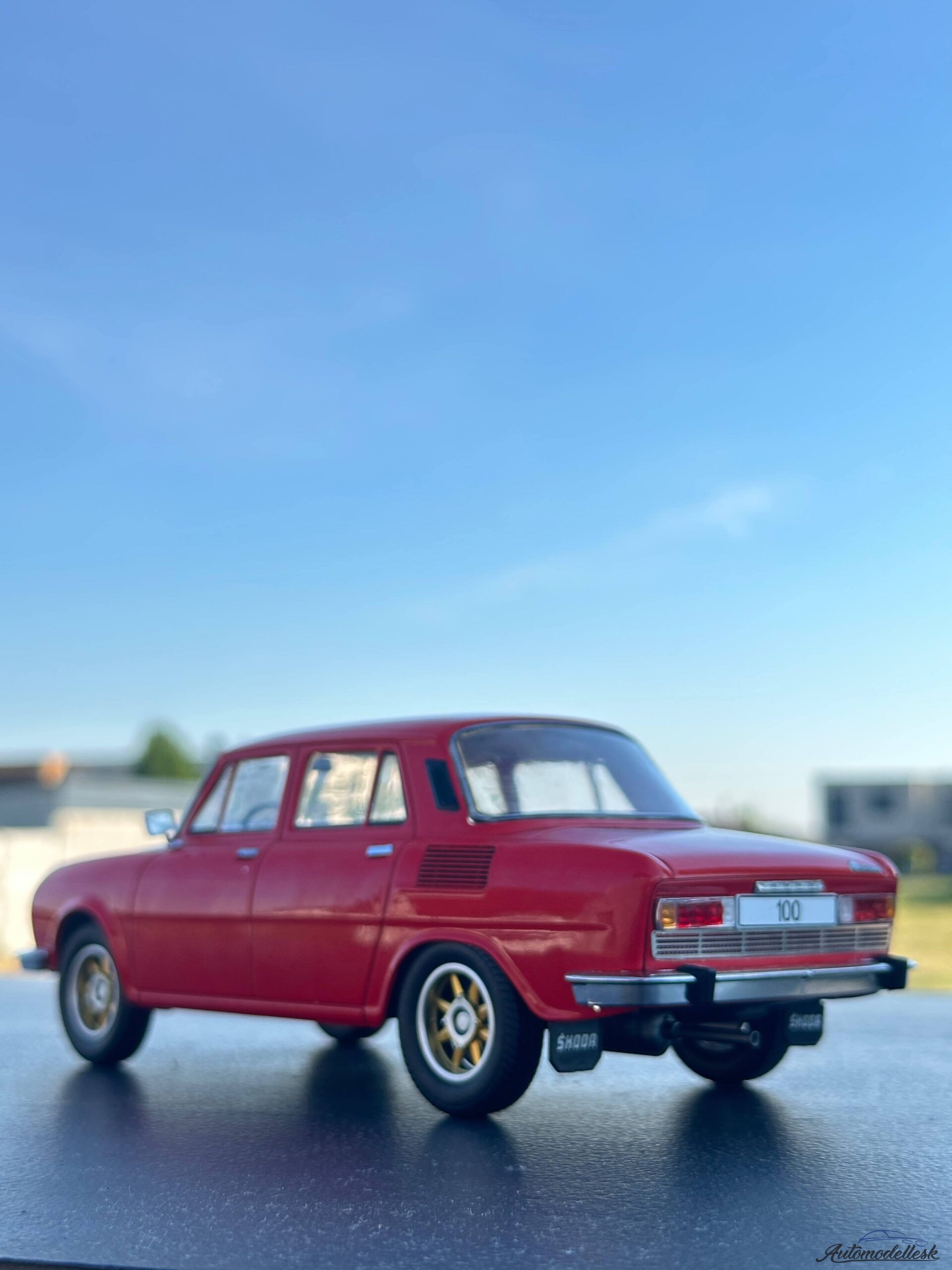 Model auta Škoda 100, červená, 1969 Model auta Škoda 100, červená, 1969