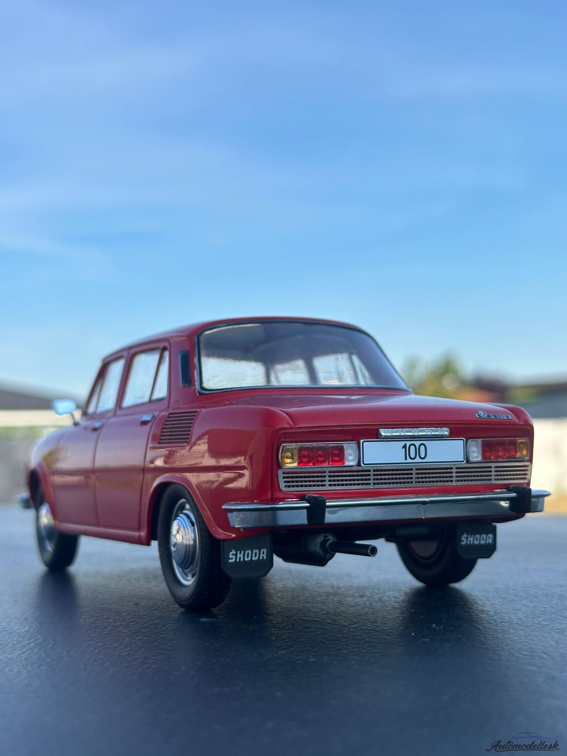 Model auta Škoda 100, červená, 1969 Model auta Škoda 100, červená, 1969