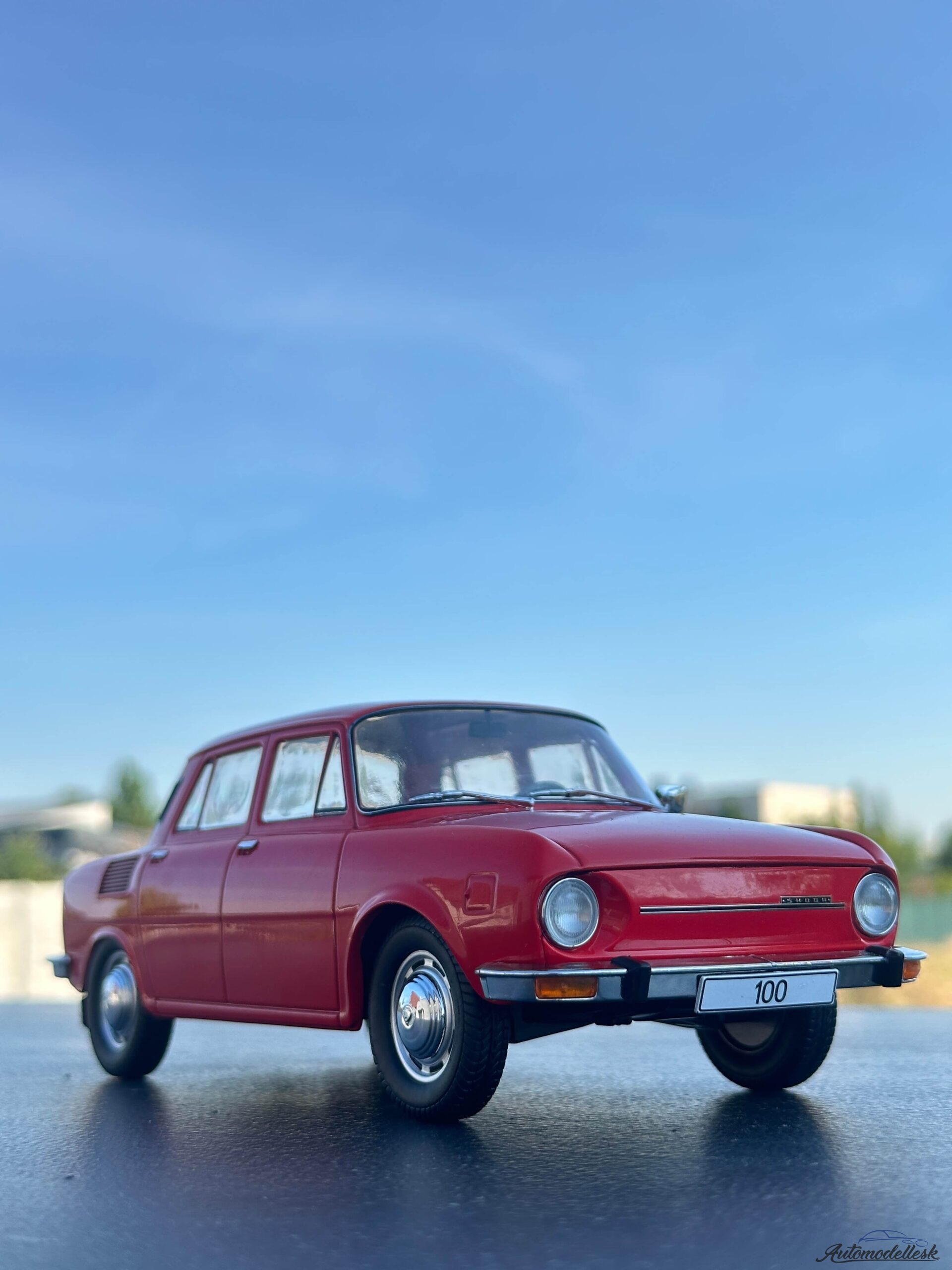 Model auta Škoda 100, červená, 1969 Model auta Škoda 100, červená, 1969