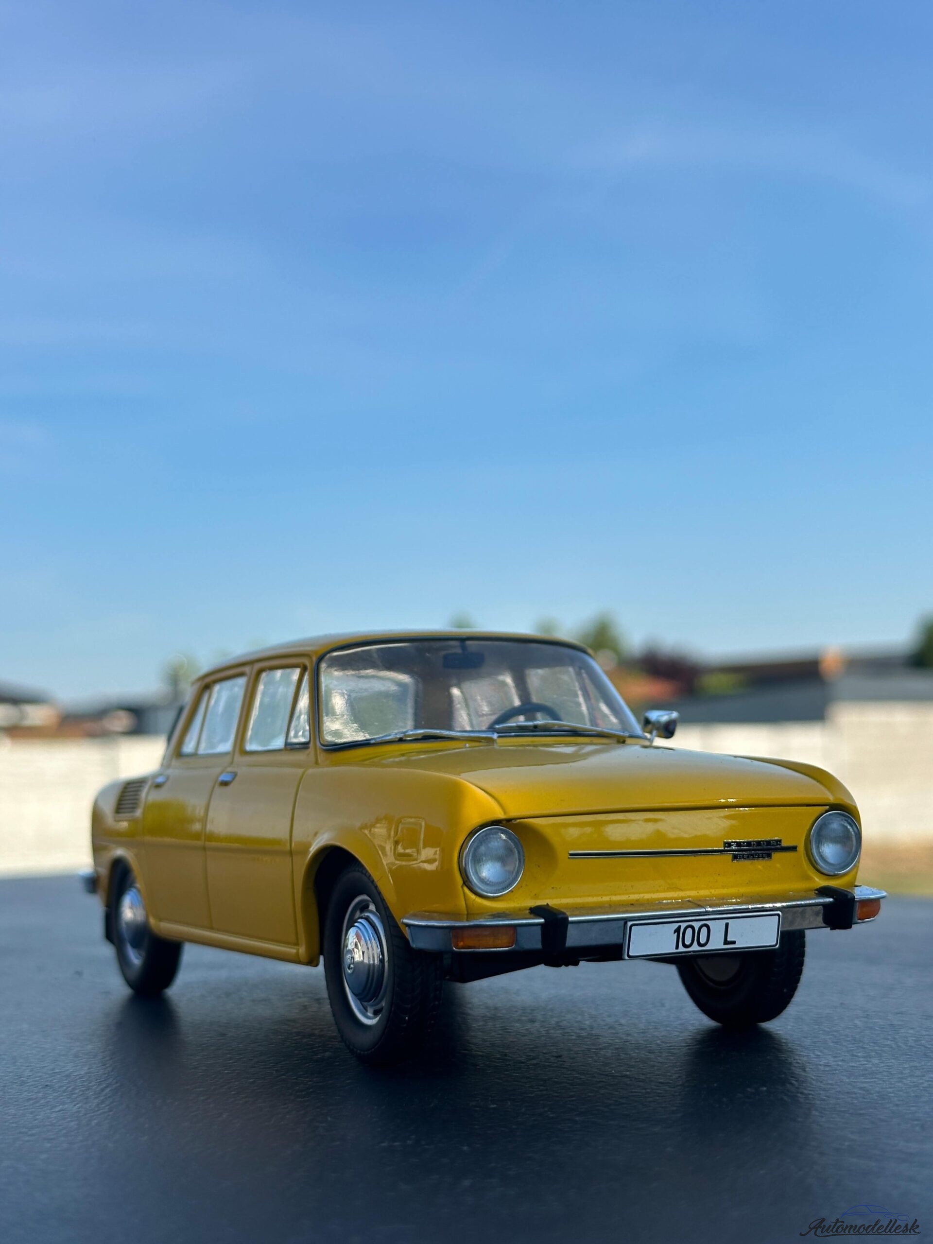 Model auta Škoda 100, žltá, 1969. Model auta Škoda 100, žltá, 1969.